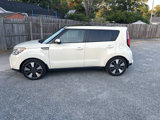 Used 2016 Kia Soul ! w/ Premium Package image 3