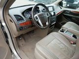 Used 2015 Chrysler Town & Country Touring w/ Driver Convenience Group image 2