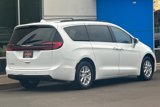 Used 2022 Chrysler Pacifica Touring-L image 4