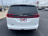 Used 2021 Chrysler Pacifica Limited image 4