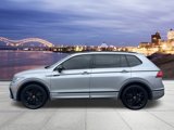 Used 2022 Volkswagen Tiguan SE R-Line image 2