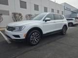 Used 2021 Volkswagen Tiguan SE w/ Panoramic Sunroof Package image 2