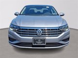 Used 2021 Volkswagen Jetta SE image 2