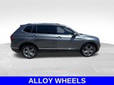 Used 2018 Volkswagen Tiguan SEL Premium image 3