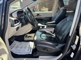 Used 2021 Chrysler Pacifica Touring-L image 5
