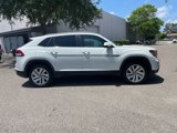 Used 2022 Volkswagen Atlas Cross Sport SE image 2