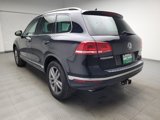 Used 2016 Volkswagen Touareg VR6 image 5