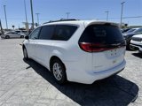 Used 2022 Chrysler Pacifica Touring-L image 4