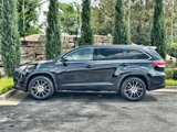 Used 2017 Toyota Highlander SE image 2