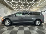 Used 2017 Chrysler Pacifica Touring image 3