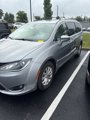 Used 2019 Chrysler Pacifica Touring-L image 2