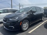 New 2025 Chrysler Pacifica Select image 3