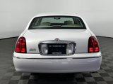 Used 2001 Lincoln Town Car Signature image 5