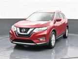 Used 2017 Nissan Rogue SV image 2