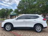 Used 2017 Nissan Rogue SV image 2