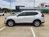 Used 2017 Nissan Rogue SV w/ SV Premium Package image 4