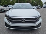 Used 2023 Volkswagen Jetta SE image 2