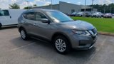 Used 2020 Nissan Rogue SV image 2