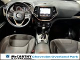 Used 2016 Jeep Cherokee Latitude image 2