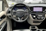 Certified 2023 Chrysler Pacifica Touring-L image 5