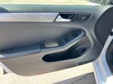 Used 2017 Volkswagen Jetta SE image 4