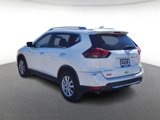 Used 2017 Nissan Rogue SV image 4