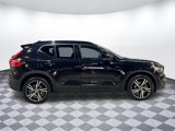 Used 2021 Volvo XC40 T5 R-Design image 3