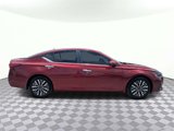 Used 2023 Nissan Altima 2.5 SV image 2