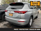 Used 2023 Mitsubishi Outlander ES image 3
