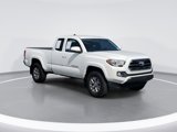 Used 2017 Toyota Tacoma SR5 image 2