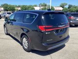 Used 2023 Chrysler Pacifica Touring-L image 5