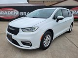 Used 2023 Chrysler Pacifica Touring-L image 3