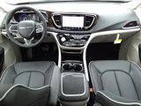 New 2023 Chrysler Pacifica Limited image 3