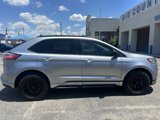 Used 2023 Ford Edge SE w/ Black Appearance Package image 3