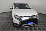 Used 2020 Mitsubishi Outlander SE image 3