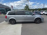 Used 2017 Dodge Grand Caravan SXT image 3