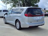Used 2023 Chrysler Pacifica Touring-L image 2