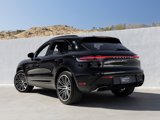 Certified 2024 Porsche Macan image 3