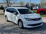 Used 2017 Chrysler Pacifica Touring image 3