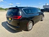 Used 2023 Chrysler Pacifica Touring-L image 4