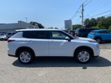 Used 2024 Mitsubishi Outlander ES image 2