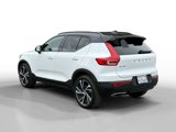 Used 2020 Volvo XC40 T4 R-Design image 3