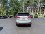 Used 2017 Toyota Highlander LE image 4