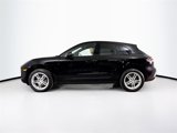 Certified 2023 Porsche Macan image 2