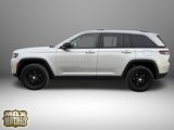Used 2023 Jeep Grand Cherokee Laredo image 5