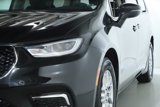 Used 2023 Chrysler Pacifica Touring-L image 4