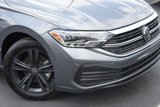 Used 2024 Volkswagen Jetta SE w/ Panoramic Sunroof Package image 3
