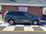 Used 2014 Toyota Sienna LE image 2
