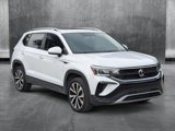 Used 2022 Volkswagen Taos SE w/ Panoramic Sunroof Package image 3
