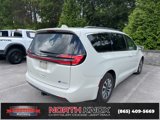 Used 2021 Chrysler Pacifica Touring image 3